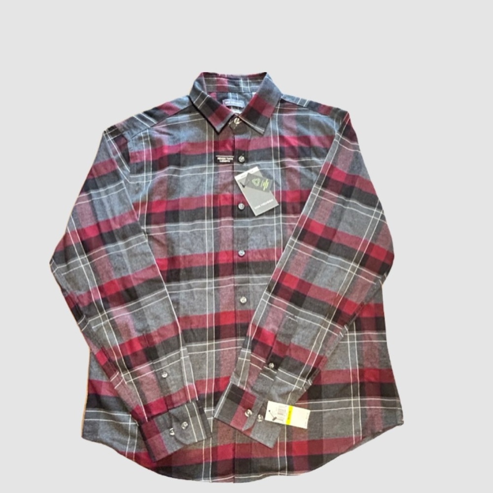 Van Heusen Plaid Button-Up “No Tuck” ShirtRegular Fit Size 15-151/2 (Medium)